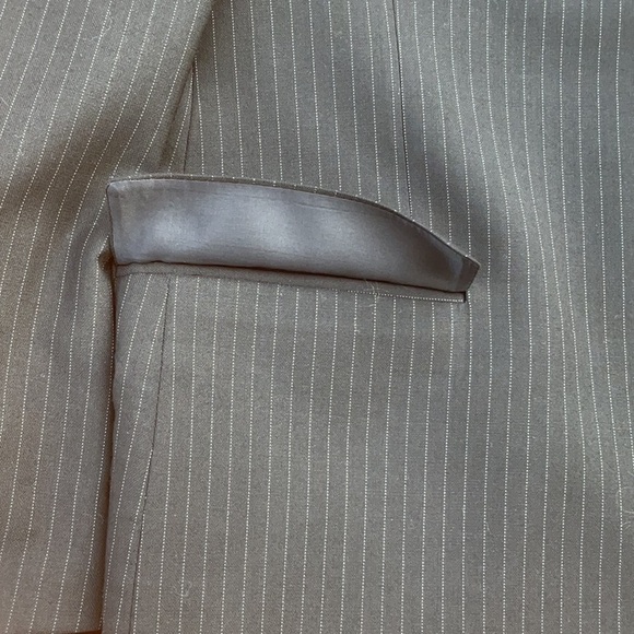 Kenneth Cole Reaction Wool 4 Button Black/Gray Pinstripe Suit Jacket Size Large - Picture 6 of 16